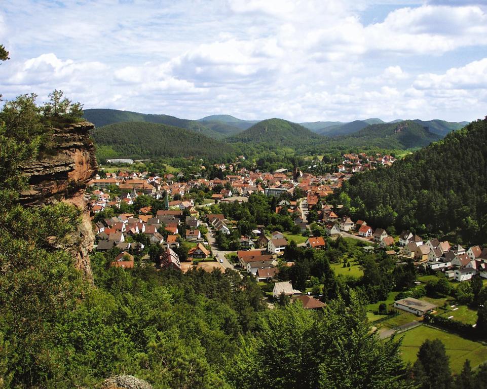 Отель Zum Ochsen Хауэнштайн Экстерьер фото
